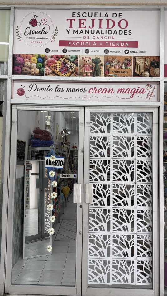 Fachada de la Escuela de Tejido y Manualidades de Cancún